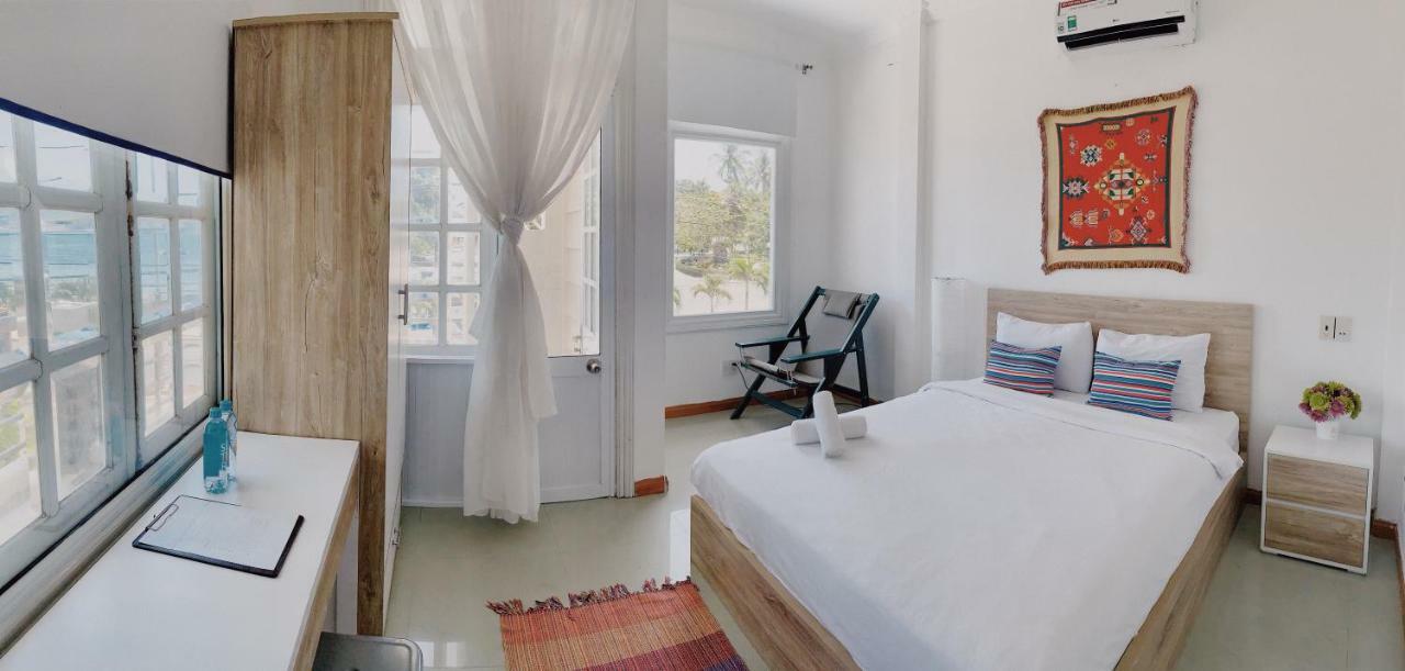 Vivid Seaside Homestay Nha Trang Esterno foto