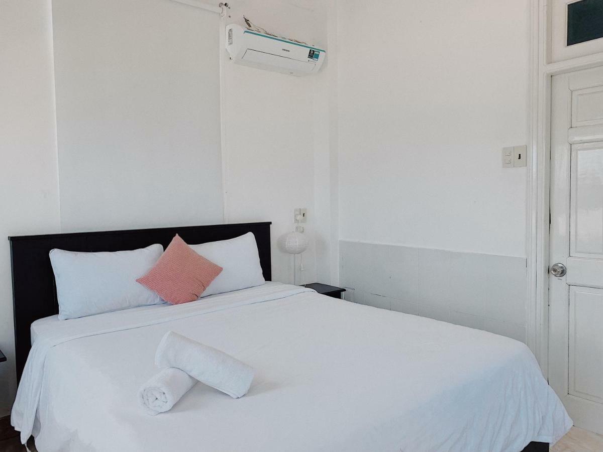 Vivid Seaside Homestay Nha Trang Esterno foto