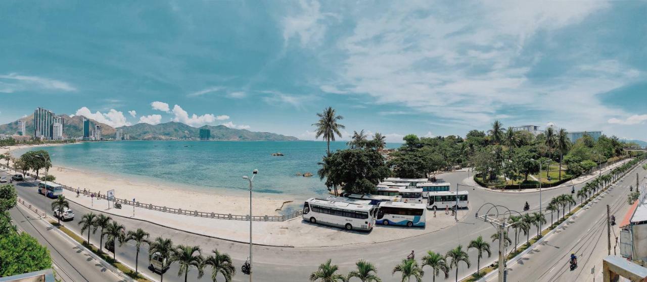 Vivid Seaside Homestay Nha Trang Esterno foto