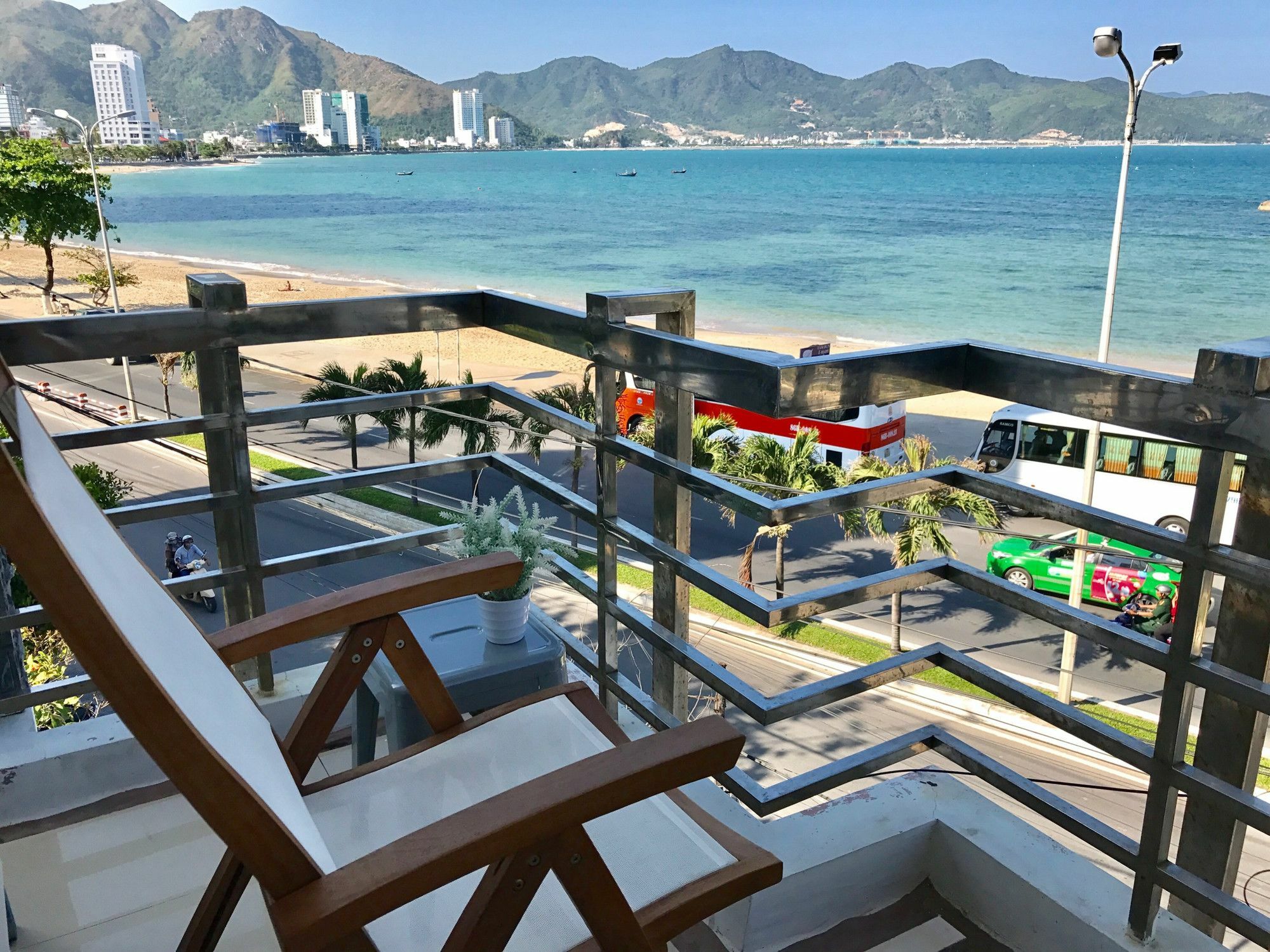 Vivid Seaside Homestay Nha Trang Esterno foto